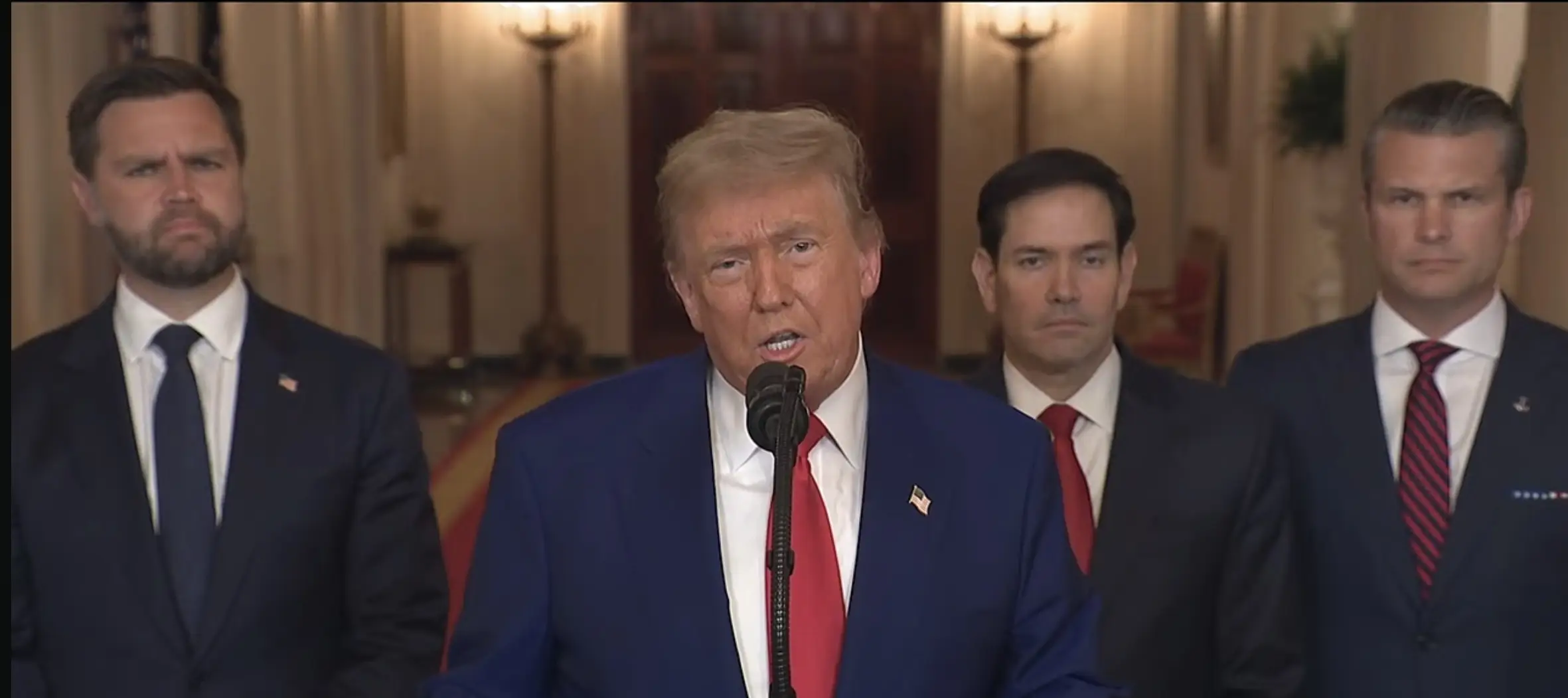 Trump discursando na Casa Branca